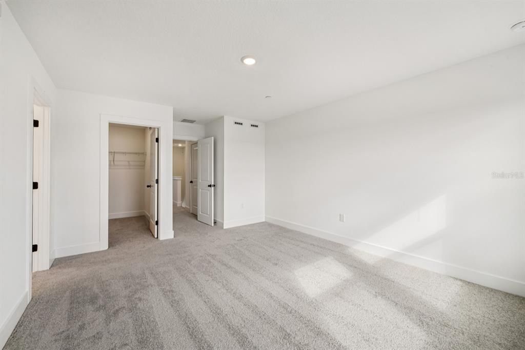 En Venta: $529,990 (3 camas, 3 baños, 2072 Pies cuadrados)