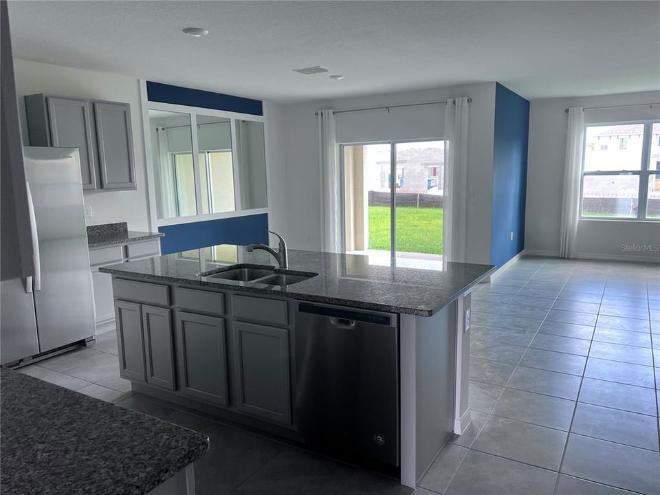 出租: $2,300 (4 贝兹, 2 浴室, 1830 平方英尺)