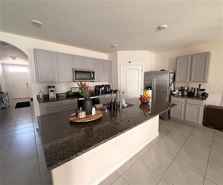 出租: $2,300 (4 贝兹, 2 浴室, 1830 平方英尺)