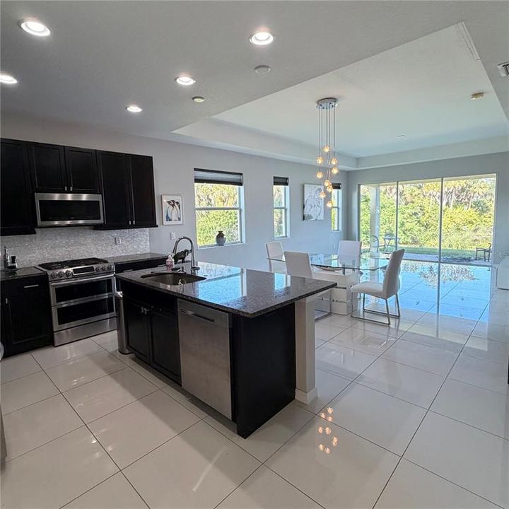 待售: $450,000 (2 贝兹, 2 浴室, 1579 平方英尺)