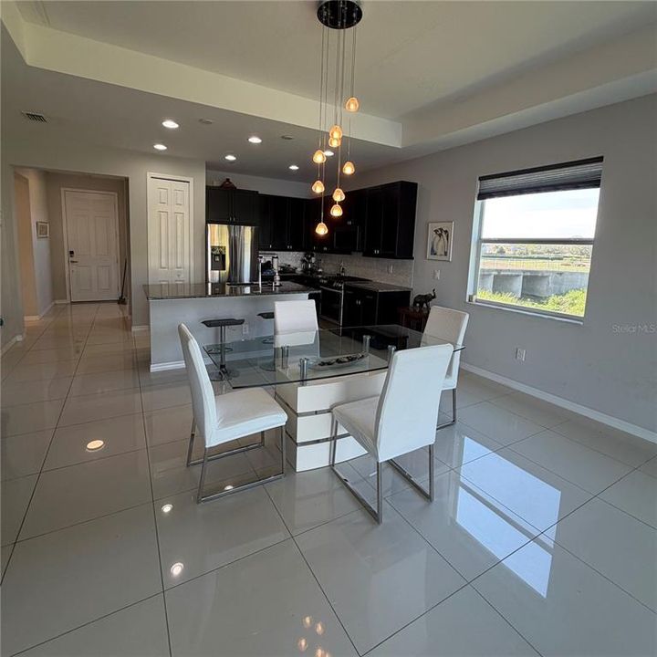 待售: $450,000 (2 贝兹, 2 浴室, 1579 平方英尺)