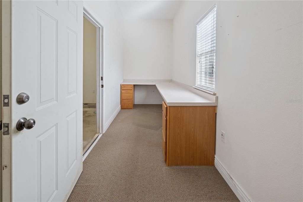 For Sale: $399,900 (4 beds, 2 baths, 2100 Square Feet)