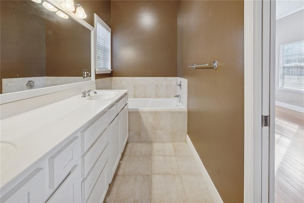 For Sale: $399,900 (4 beds, 2 baths, 2100 Square Feet)