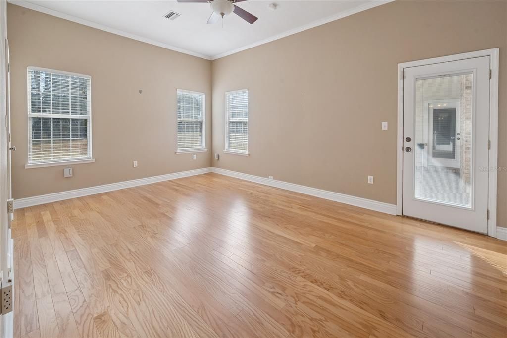 For Sale: $399,900 (4 beds, 2 baths, 2100 Square Feet)