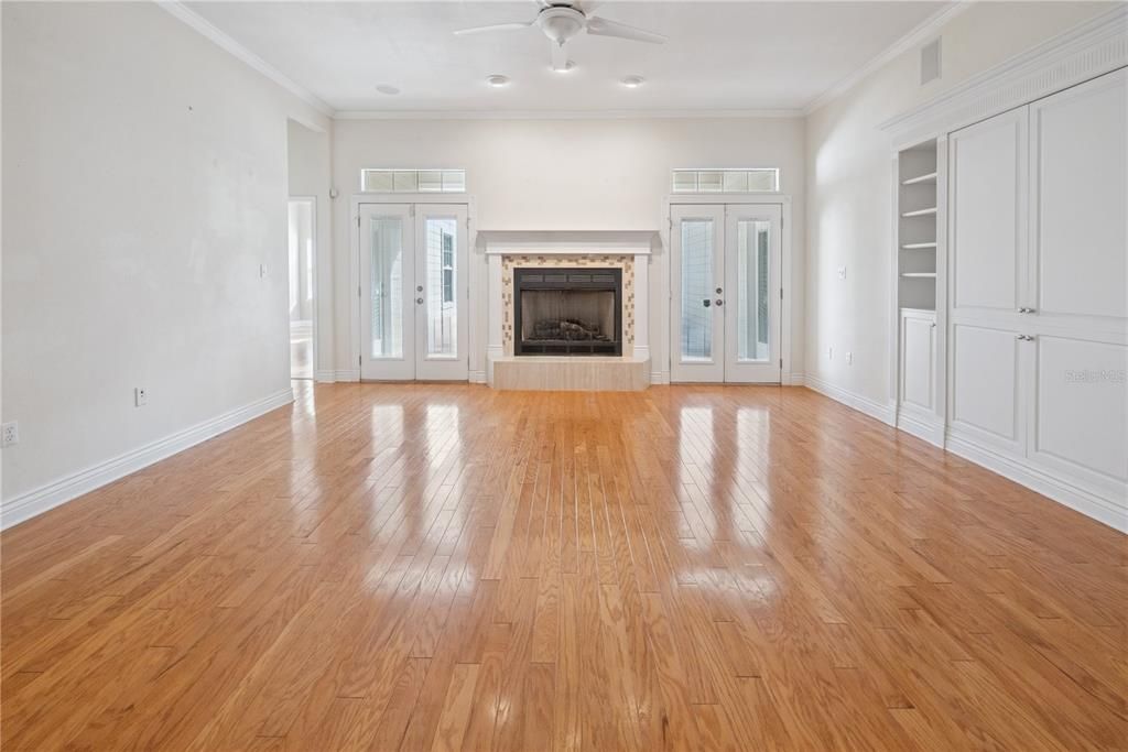 For Sale: $399,900 (4 beds, 2 baths, 2100 Square Feet)