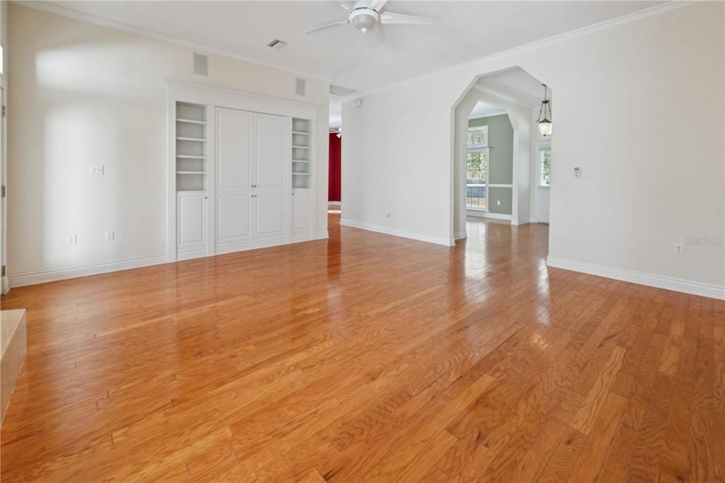 For Sale: $399,900 (4 beds, 2 baths, 2100 Square Feet)