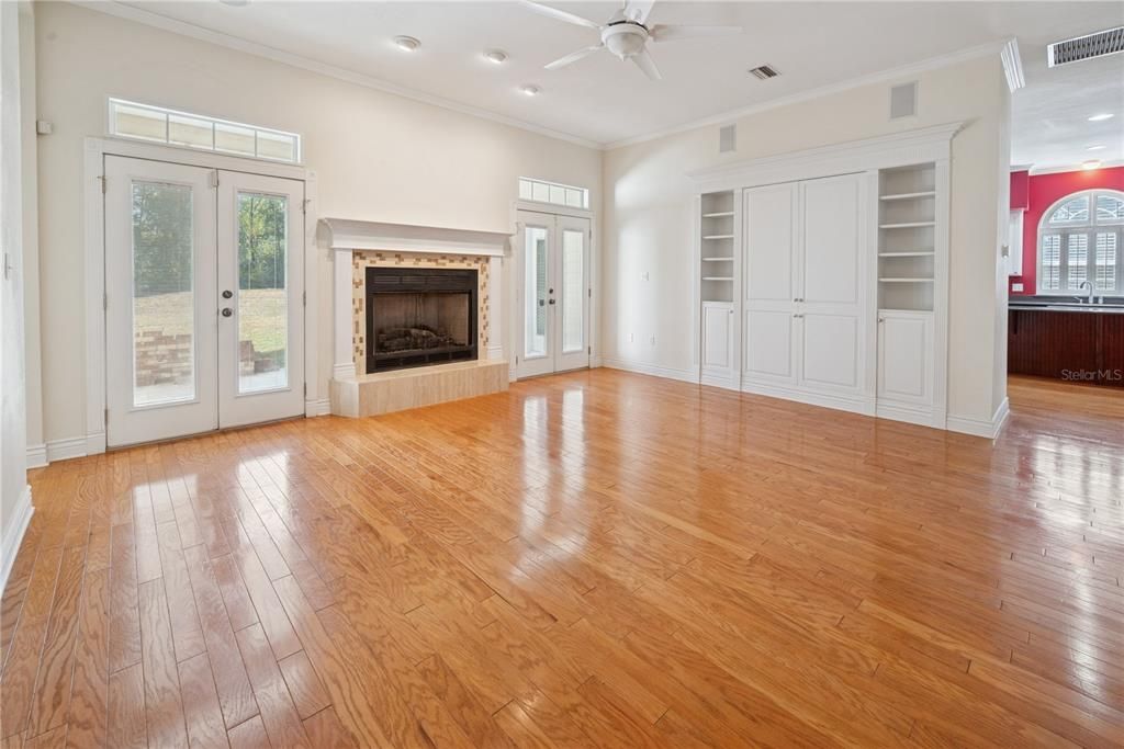 For Sale: $399,900 (4 beds, 2 baths, 2100 Square Feet)