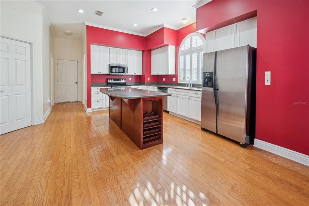 For Sale: $399,900 (4 beds, 2 baths, 2100 Square Feet)