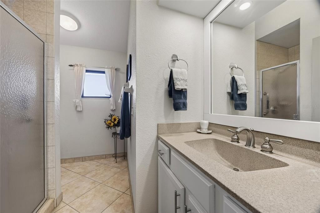 Activo con contrato: $709,000 (3 camas, 2 baños, 2128 Pies cuadrados)