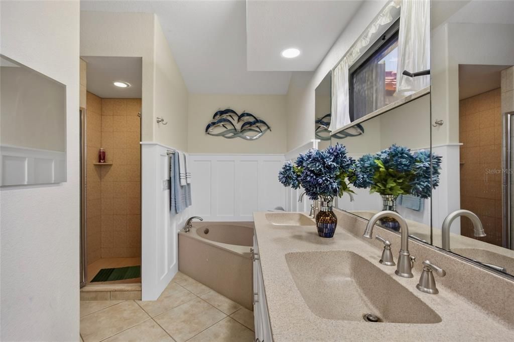 Activo con contrato: $709,000 (3 camas, 2 baños, 2128 Pies cuadrados)
