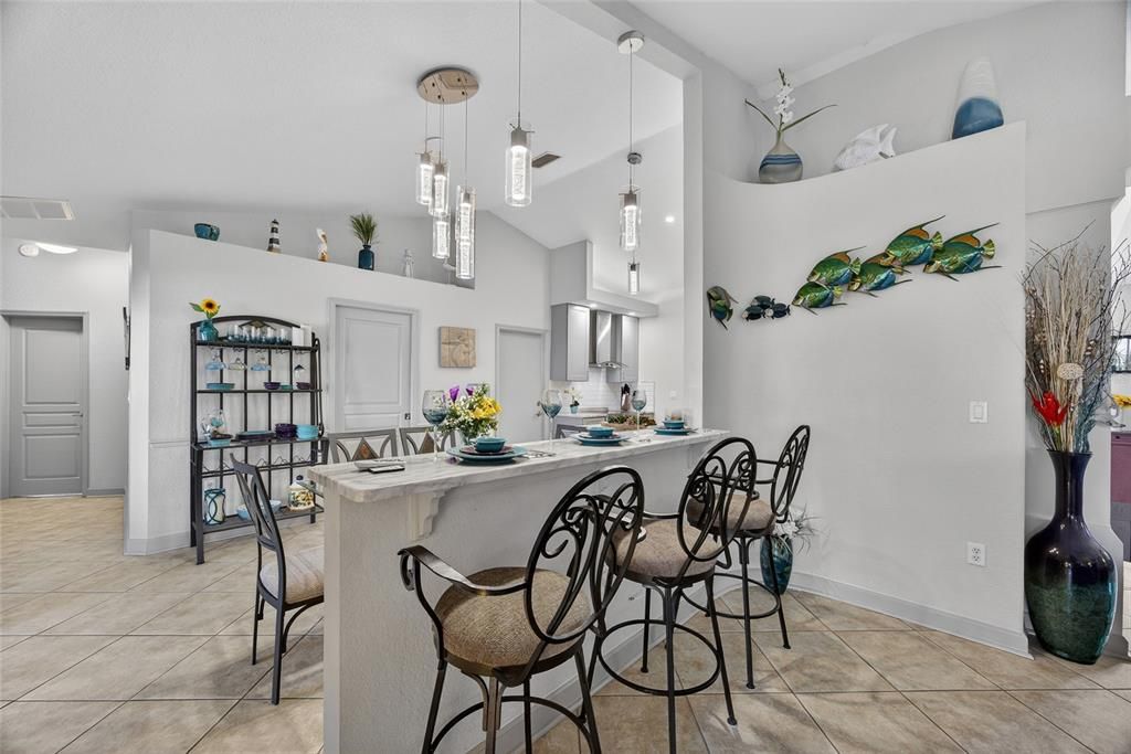 Activo con contrato: $709,000 (3 camas, 2 baños, 2128 Pies cuadrados)