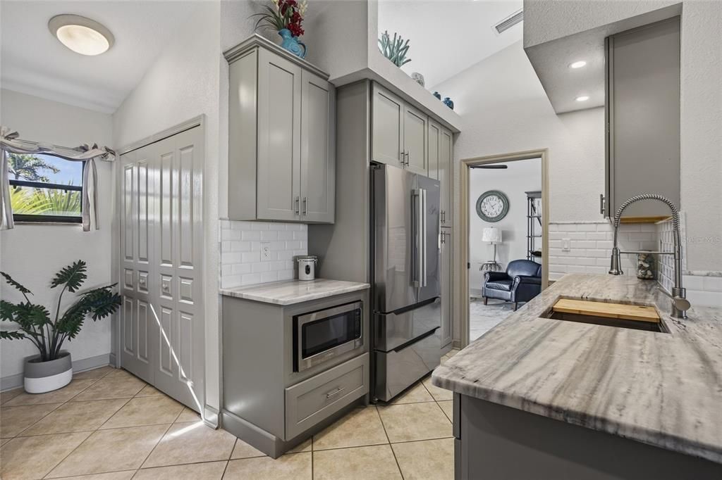 Activo con contrato: $709,000 (3 camas, 2 baños, 2128 Pies cuadrados)