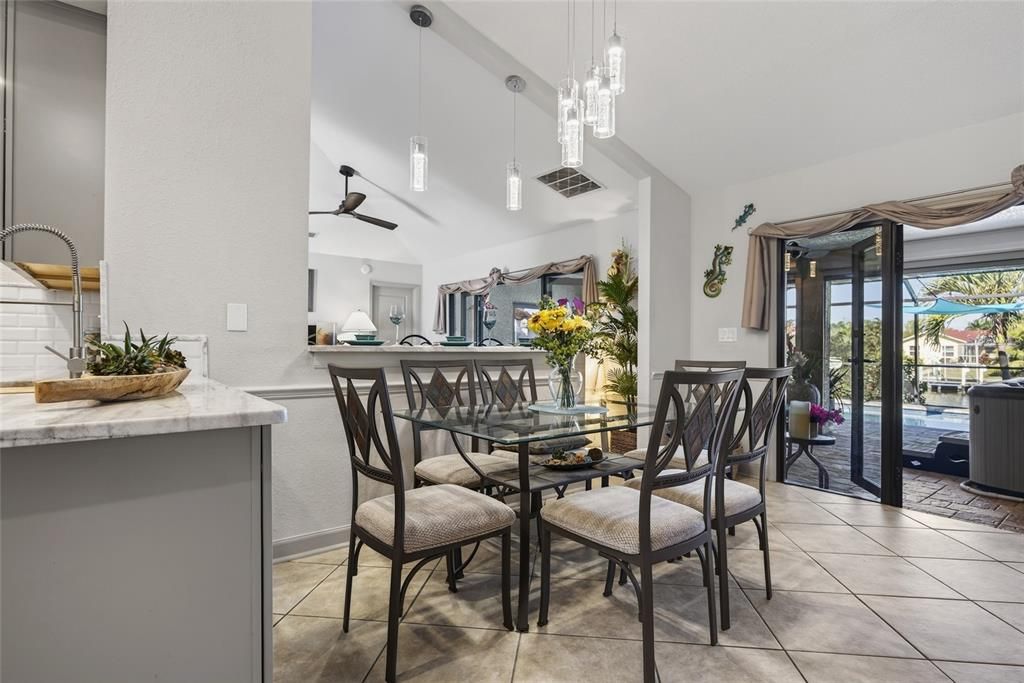 Activo con contrato: $709,000 (3 camas, 2 baños, 2128 Pies cuadrados)
