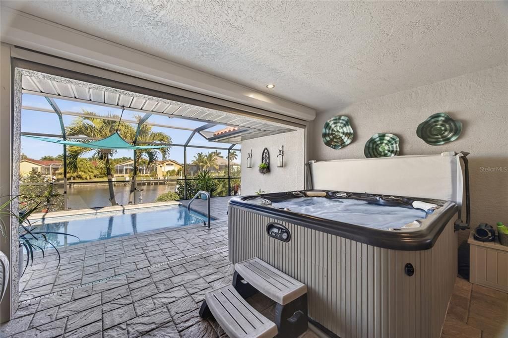 Activo con contrato: $709,000 (3 camas, 2 baños, 2128 Pies cuadrados)