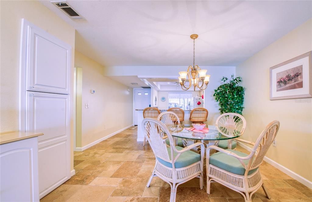 For Sale: $374,900 (2 beds, 2 baths, 1375 Square Feet)