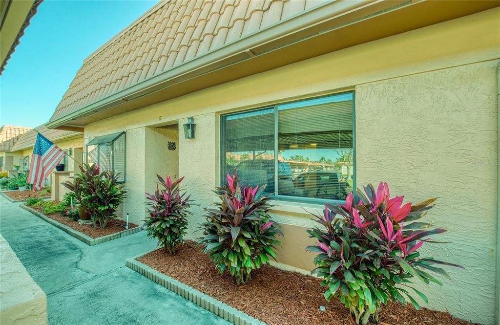 For Sale: $374,900 (2 beds, 2 baths, 1375 Square Feet)