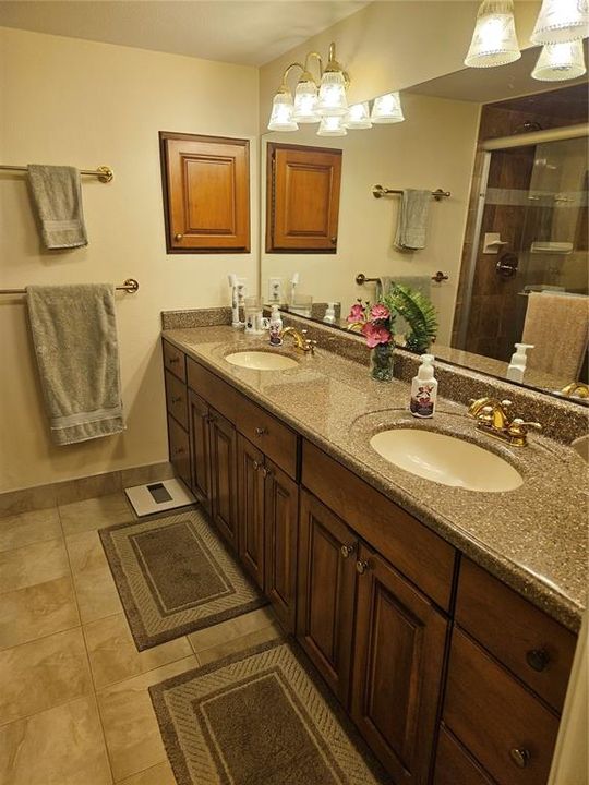 For Sale: $374,900 (2 beds, 2 baths, 1375 Square Feet)