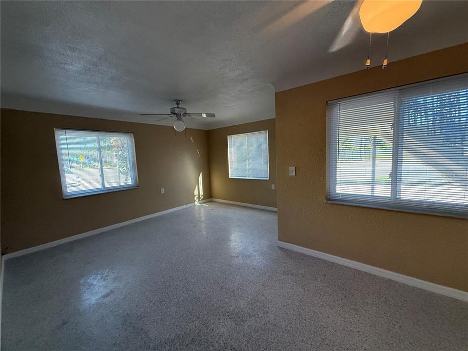 В аренду: $1,600 (1 спален, 1 ванн, 450 Квадратных фут)