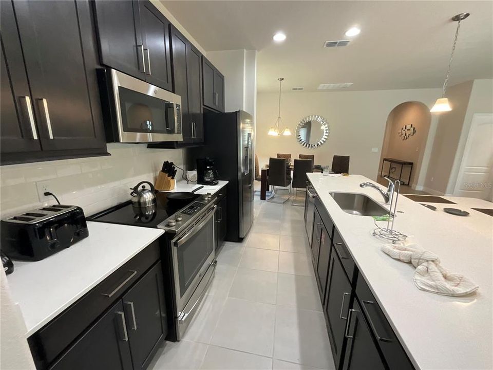 For Rent: $4,500 (6 beds, 6 baths, 2919 Square Feet)