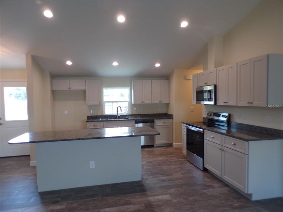 В аренду: $2,200 (3 спален, 2 ванн, 1502 Квадратных фут)