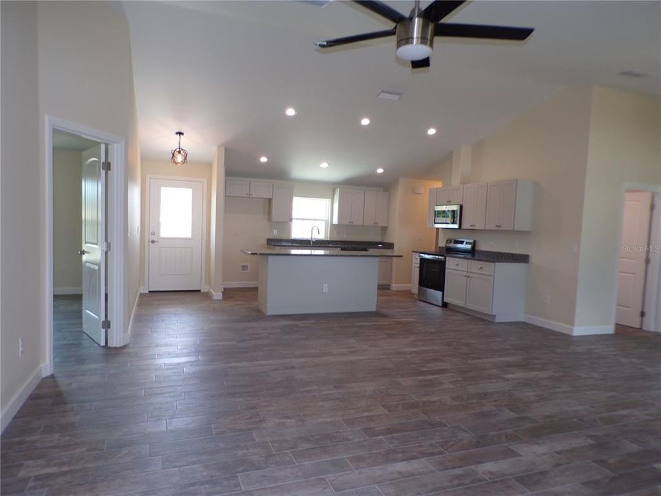 В аренду: $2,200 (3 спален, 2 ванн, 1502 Квадратных фут)