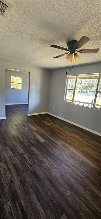 En Venta: $269,000 (3 camas, 2 baños, 916 Pies cuadrados)