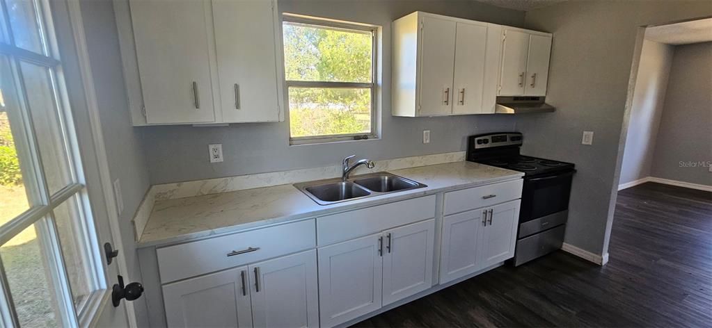 En Venta: $269,000 (3 camas, 2 baños, 916 Pies cuadrados)