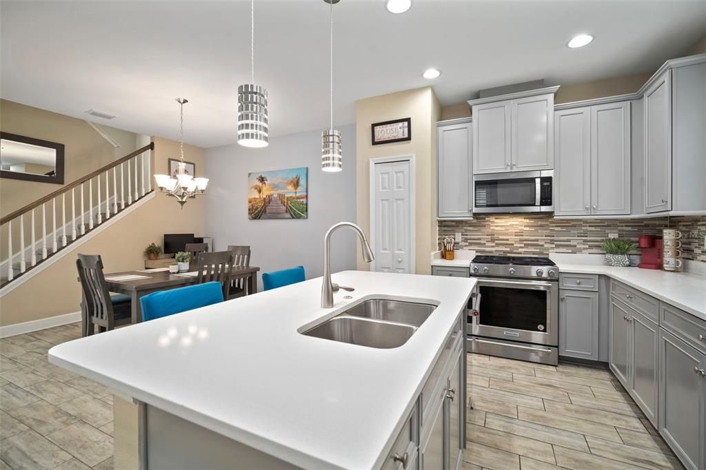 Activo con contrato: $319,000 (3 camas, 2 baños, 1606 Pies cuadrados)