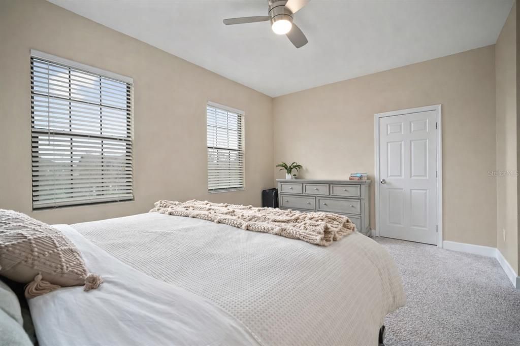 Activo con contrato: $319,000 (3 camas, 2 baños, 1606 Pies cuadrados)