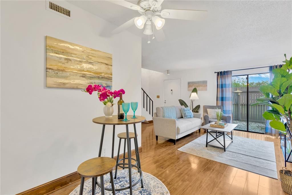 待售: $149,900 (2 贝兹, 1 浴室, 1102 平方英尺)