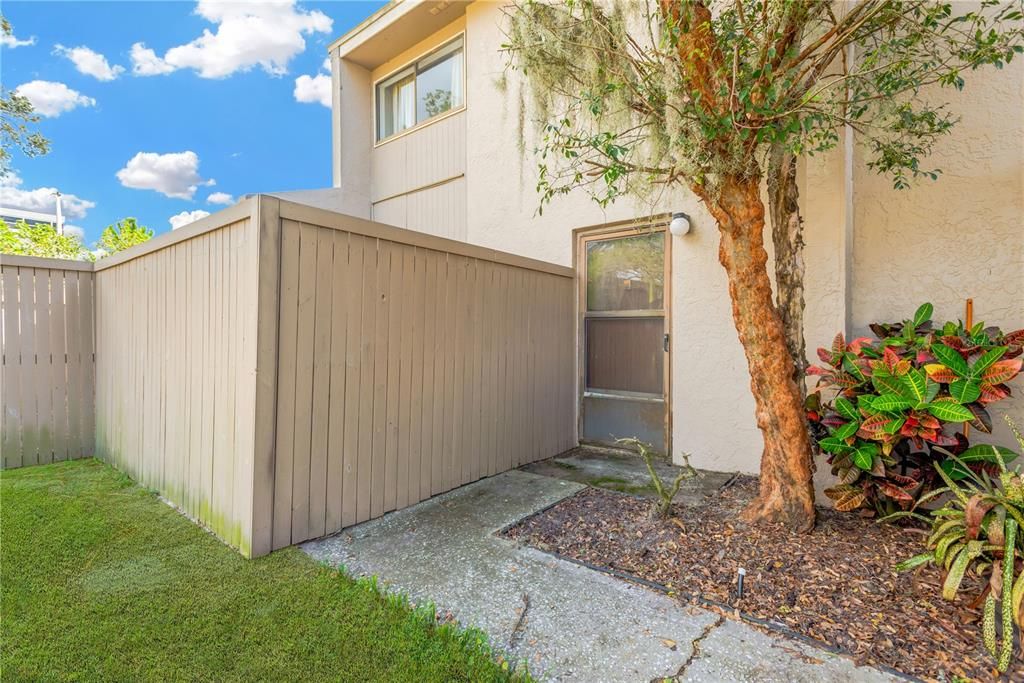 待售: $149,900 (2 贝兹, 1 浴室, 1102 平方英尺)