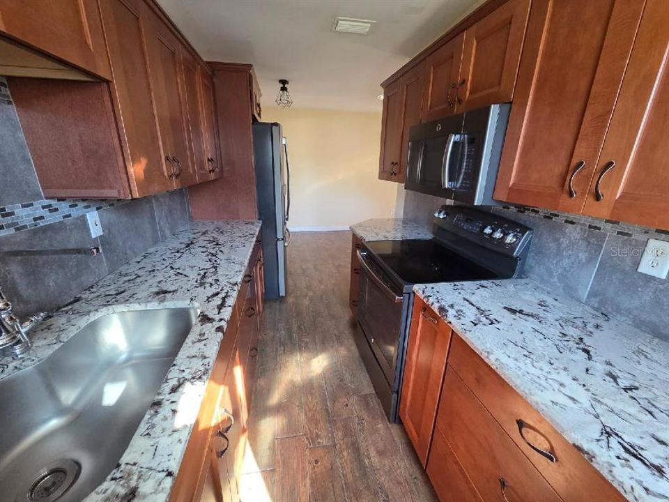 出租: $1,800 (2 贝兹, 2 浴室, 1296 平方英尺)