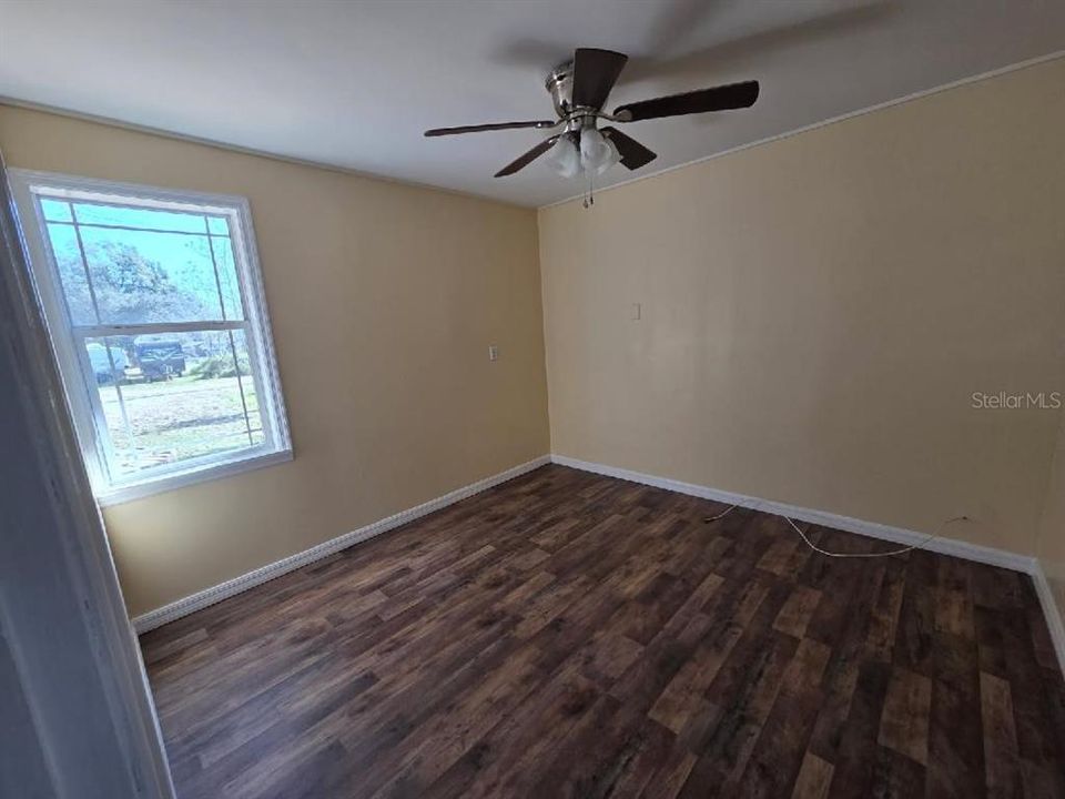 出租: $1,800 (2 贝兹, 2 浴室, 1296 平方英尺)