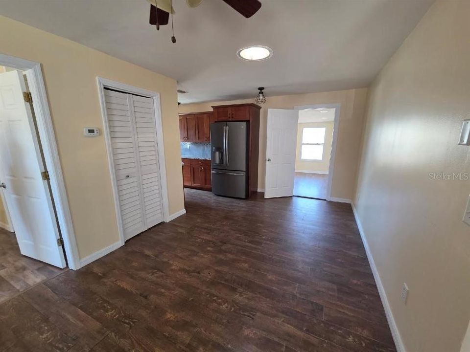 出租: $1,800 (2 贝兹, 2 浴室, 1296 平方英尺)