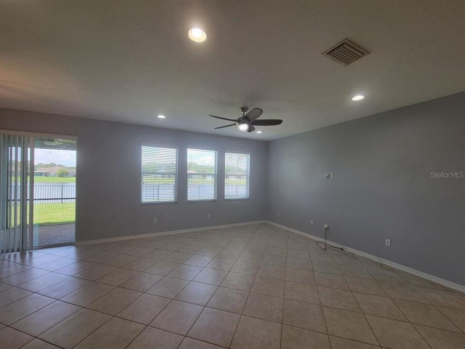 В аренду: $2,375 (4 спален, 2 ванн, 1850 Квадратных фут)