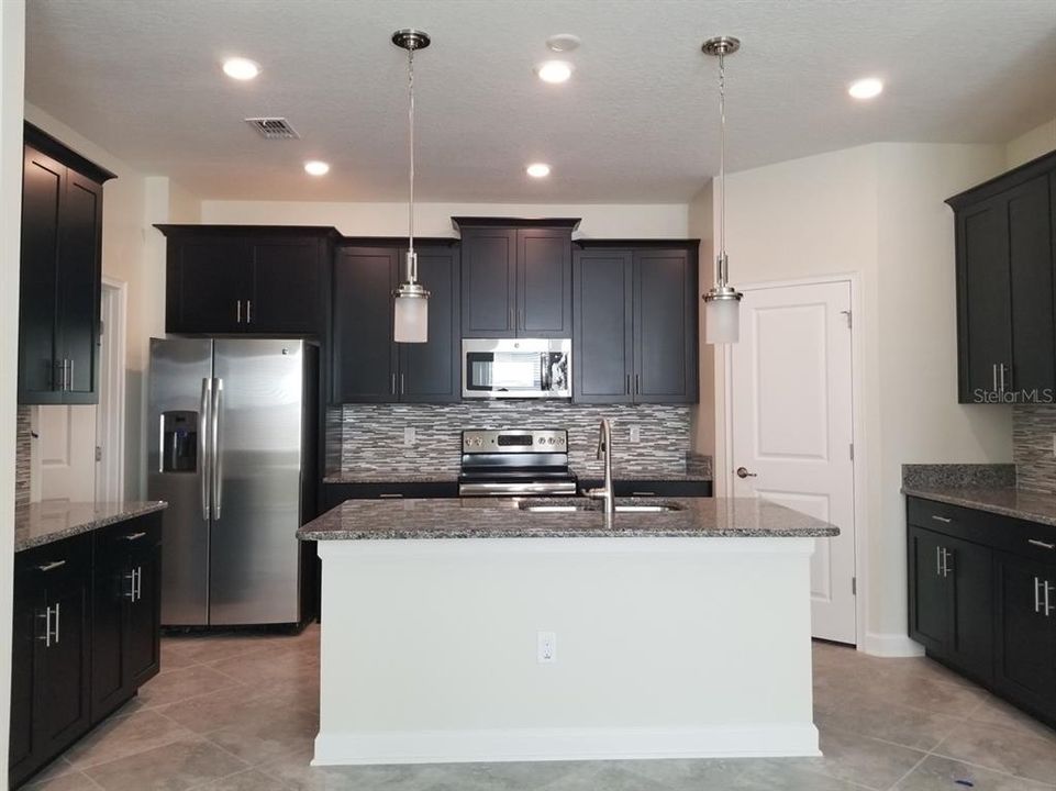 En Renta: $2,750 (4 camas, 3 baños, 2112 Pies cuadrados)