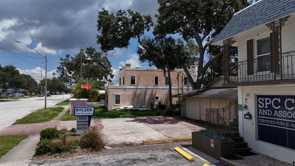 For Sale: $469,000 (4 beds, 2 baths, 1947 Square Feet)