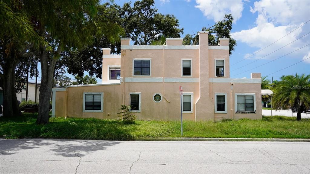 For Sale: $469,000 (4 beds, 2 baths, 1947 Square Feet)