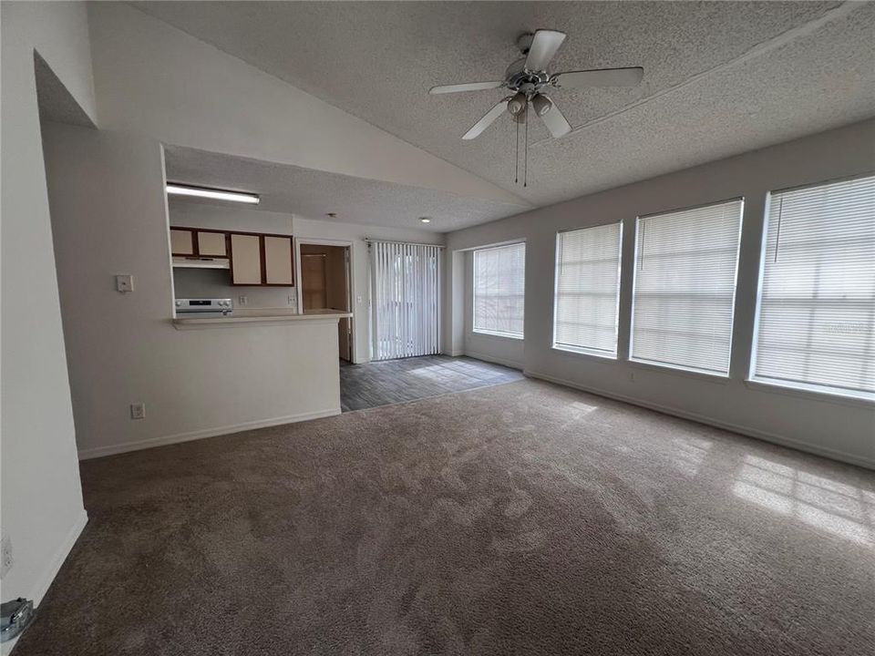 En Venta: $189,900 (2 camas, 2 baños, 836 Pies cuadrados)