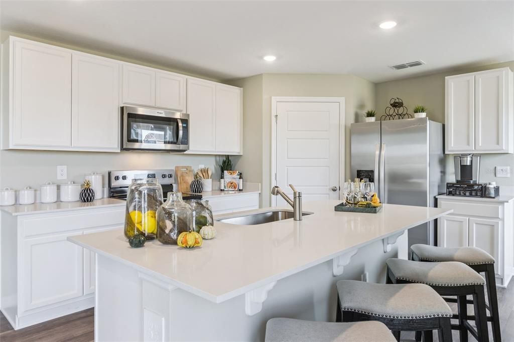 For Sale: $289,990 (4 beds, 2 baths, 1665 Square Feet)