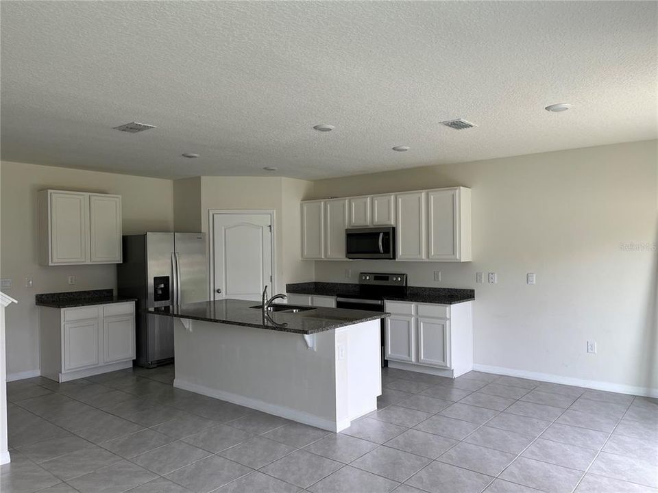 For Rent: $2,500 (5 beds, 3 baths, 2626 Square Feet)