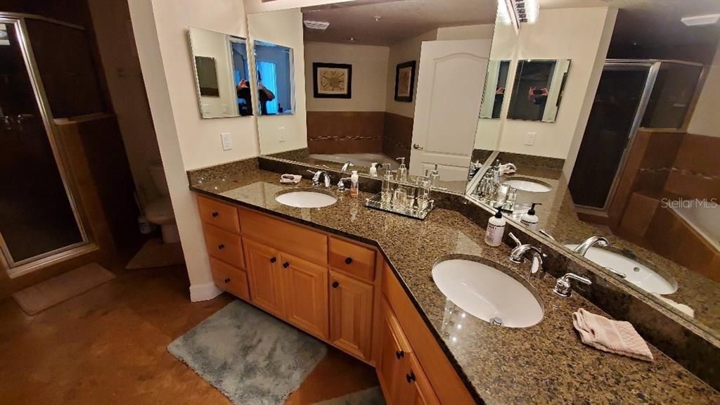 For Sale: $399,000 (2 beds, 2 baths, 1384 Square Feet)