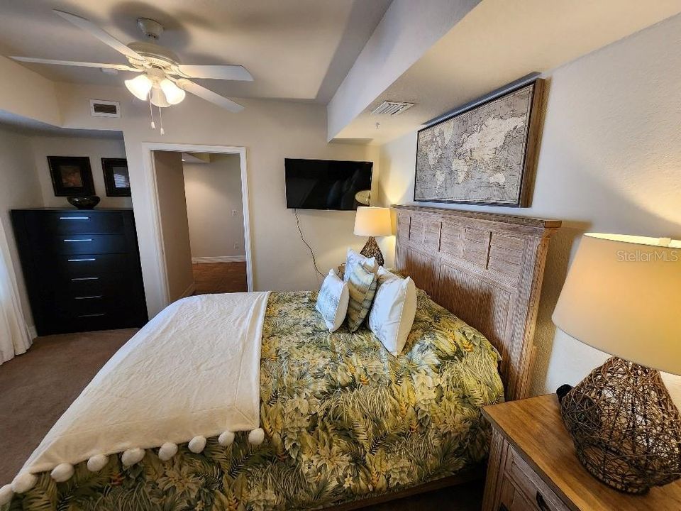 For Sale: $399,000 (2 beds, 2 baths, 1384 Square Feet)