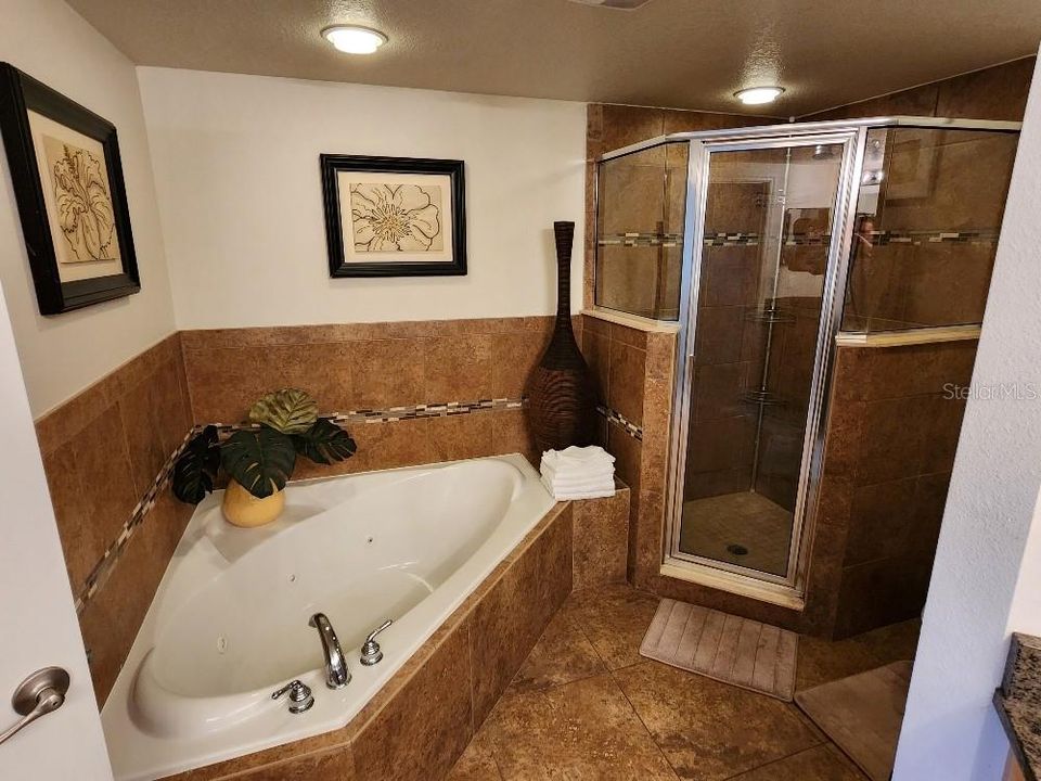 For Sale: $399,000 (2 beds, 2 baths, 1384 Square Feet)