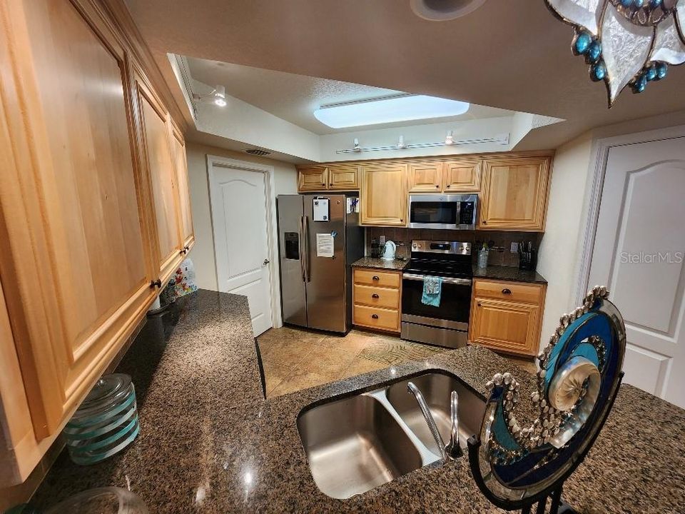 For Sale: $399,000 (2 beds, 2 baths, 1384 Square Feet)