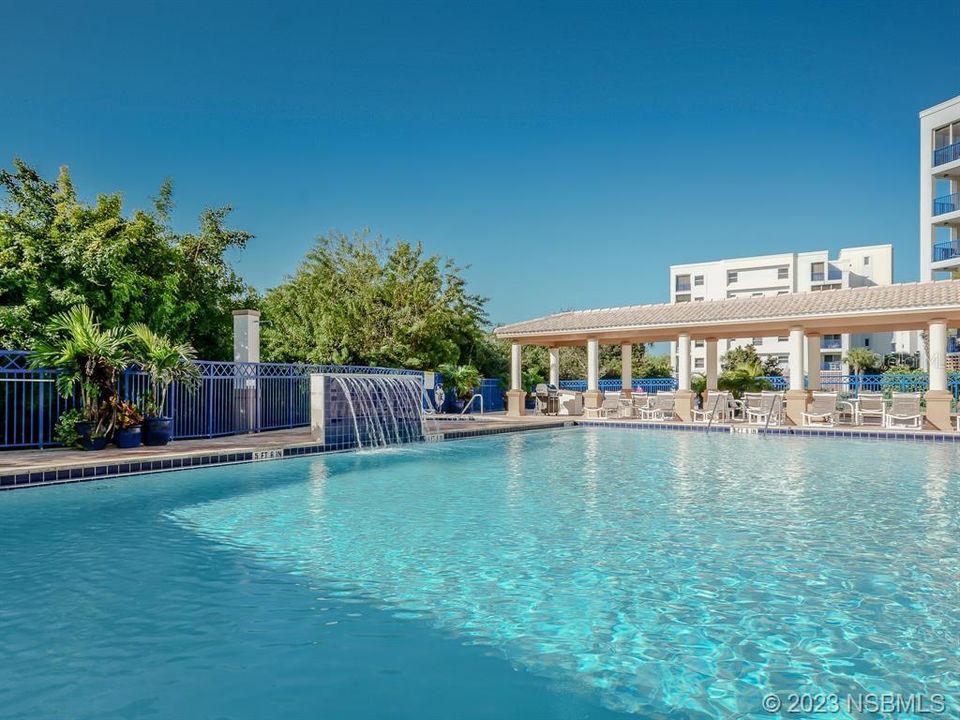 For Sale: $399,000 (2 beds, 2 baths, 1384 Square Feet)