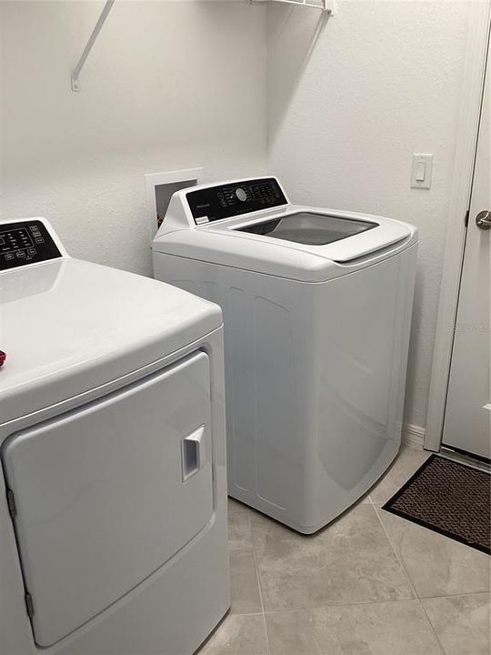 На продажу: $369,900 (3 спален, 3 ванн, 1858 Квадратных фут)