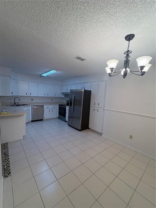 出租: $2,100 (3 贝兹, 2 浴室, 2040 平方英尺)