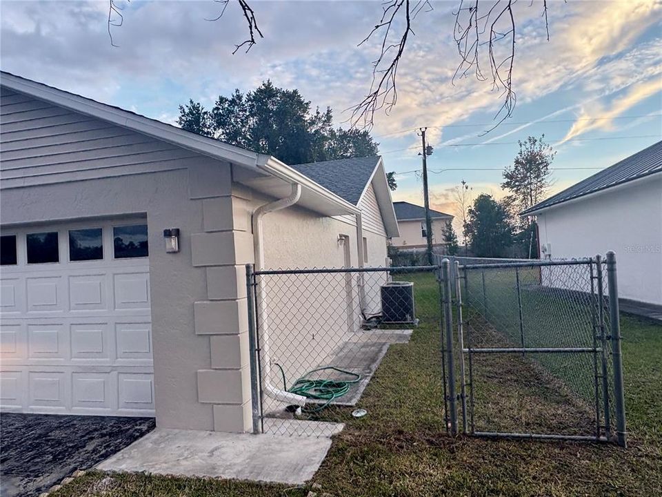 出租: $2,100 (3 贝兹, 2 浴室, 2040 平方英尺)