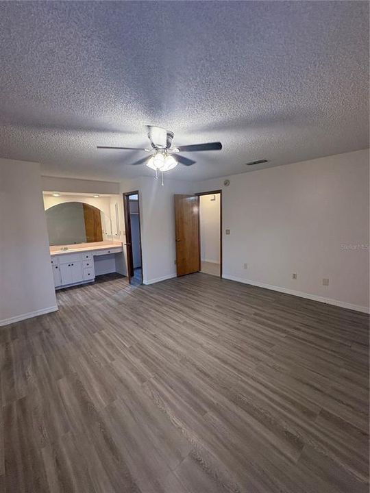 出租: $2,100 (3 贝兹, 2 浴室, 2040 平方英尺)